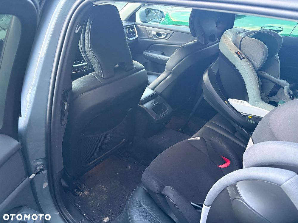 Volvo V60 B5 B AWD Plus Dark - 15