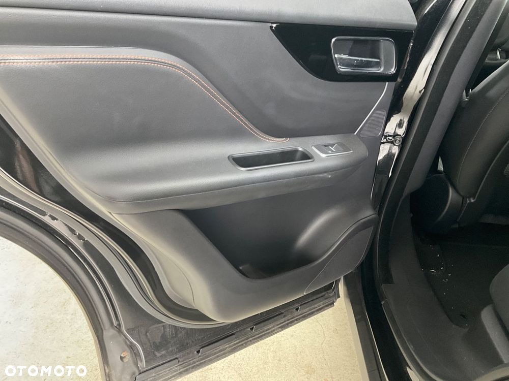 Jaguar F-Pace 20d AWD Prestige - 16