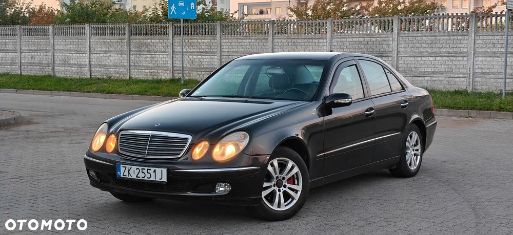 Mercedes-Benz E-Class 2004 photo 3