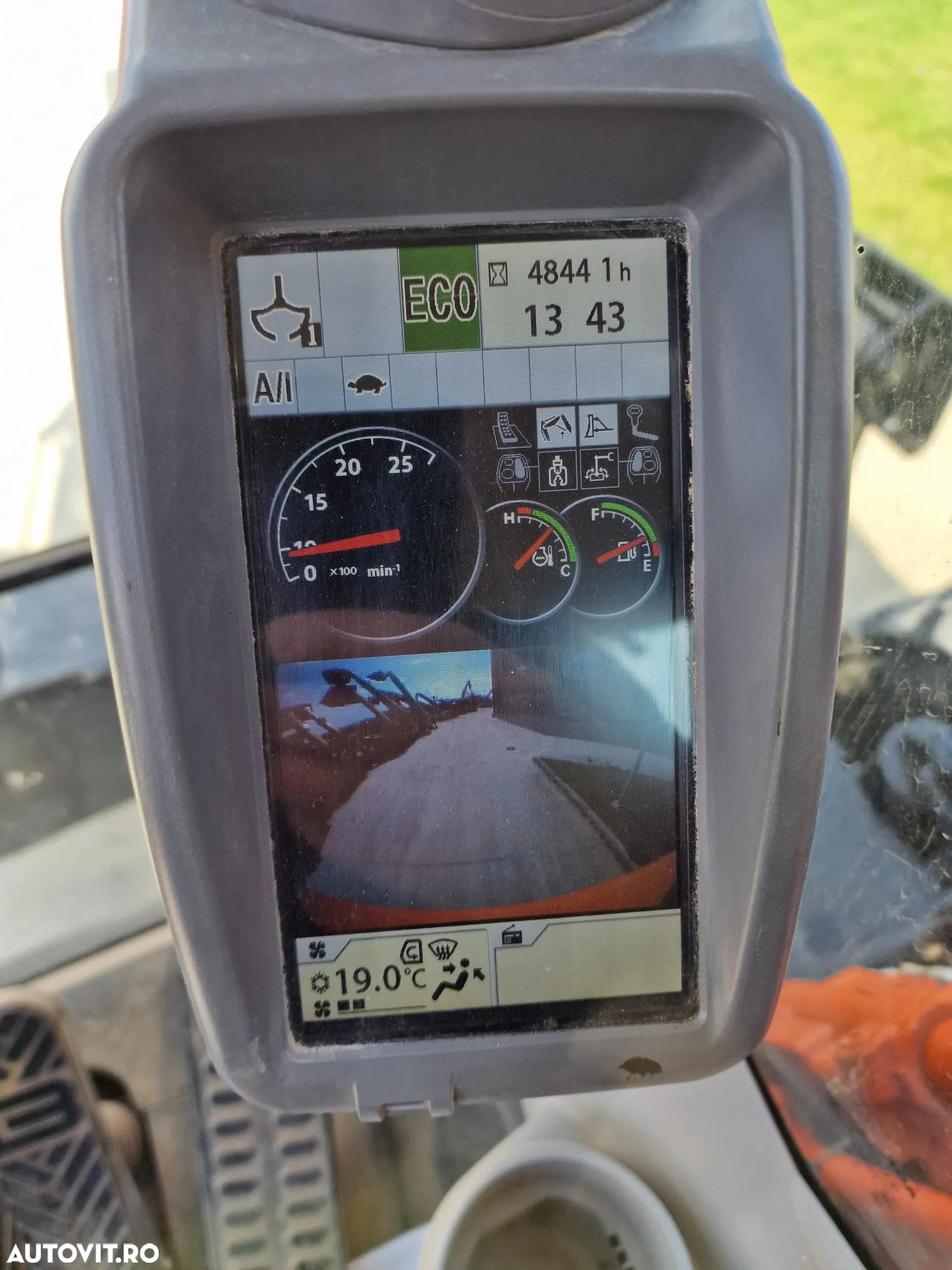 Hitachi ZX220W-6, 22tone, 2019, 4.844h, Cupa NOUA 1,3mc, LAMA si CALE, 3 BRATE excavare, Inst picon, a doua inst hidr, Gresare automata, posibilitate leassing 4 ani, CA NOU, PROMOTIE 109.900 EUR+Tva - 4