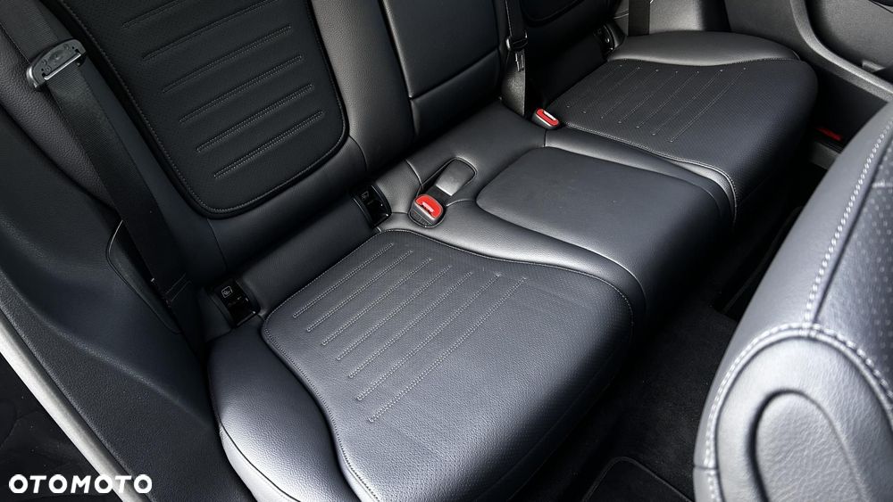 Mercedes-Benz GLC - 32