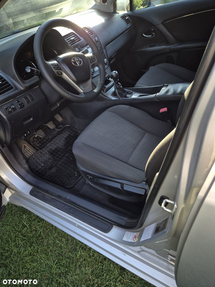 Toyota Avensis - 8