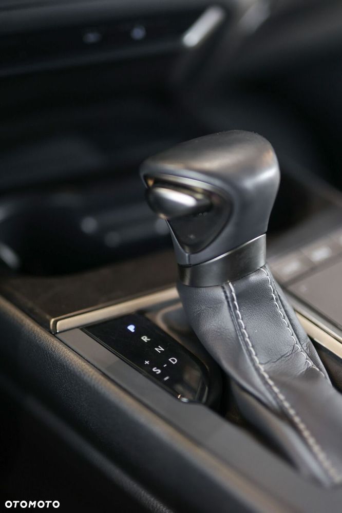 Lexus UX - 37