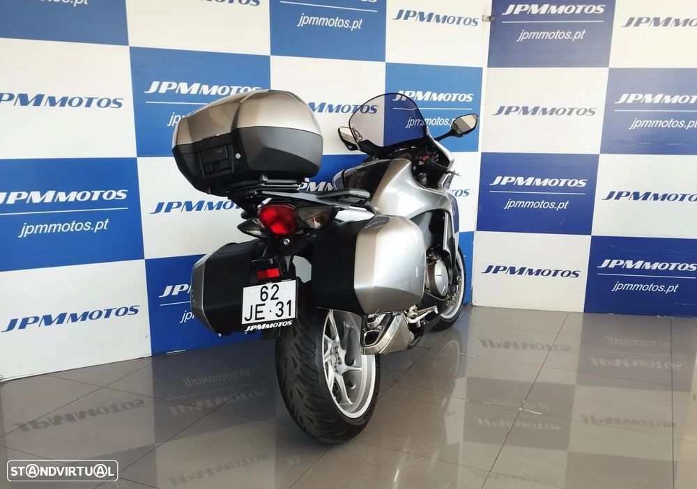 Honda VFR 1200 F - 4