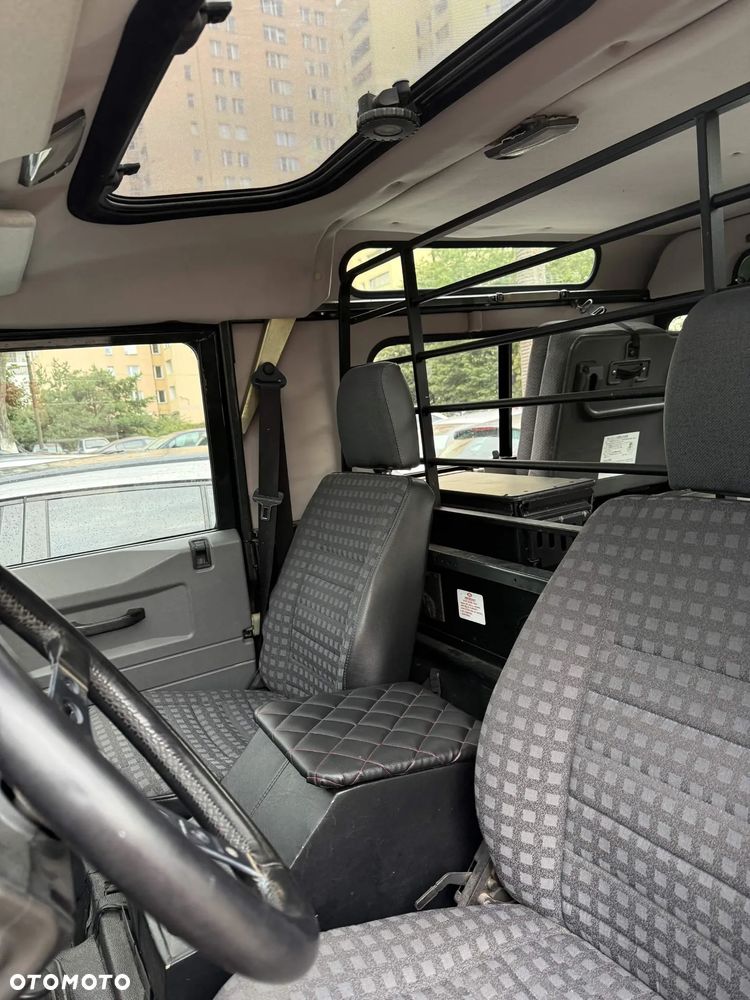 Land Rover Defender - 17