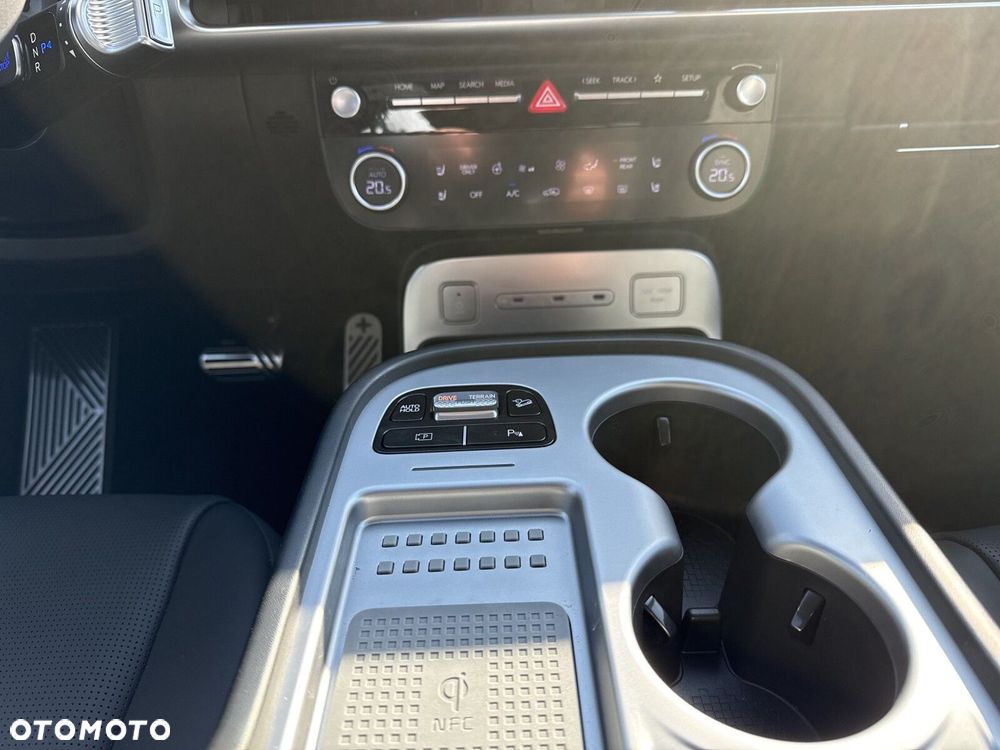 Hyundai IONIQ 9 110kWh Calligraphy AWD - 13