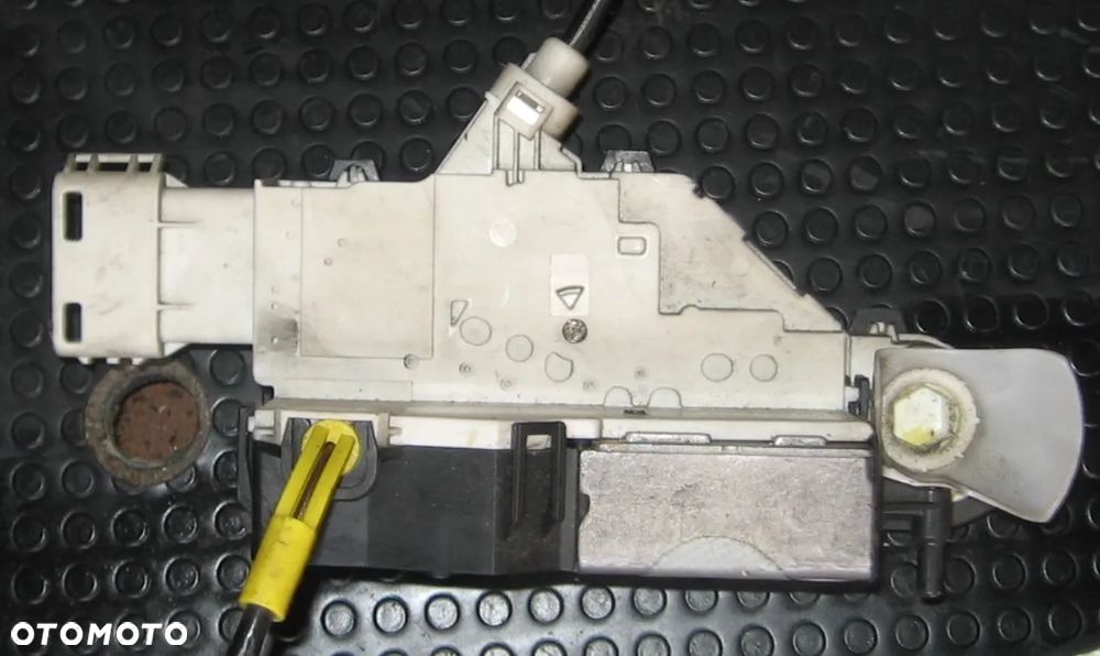 zamek drzwi lewy przód JUMPY SCUDO 9681335380