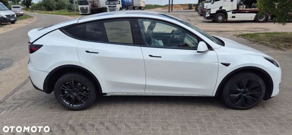 Tesla Model Y 62.5 Standard RWD - 4