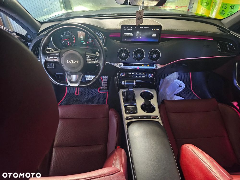 Kia Stinger - 11
