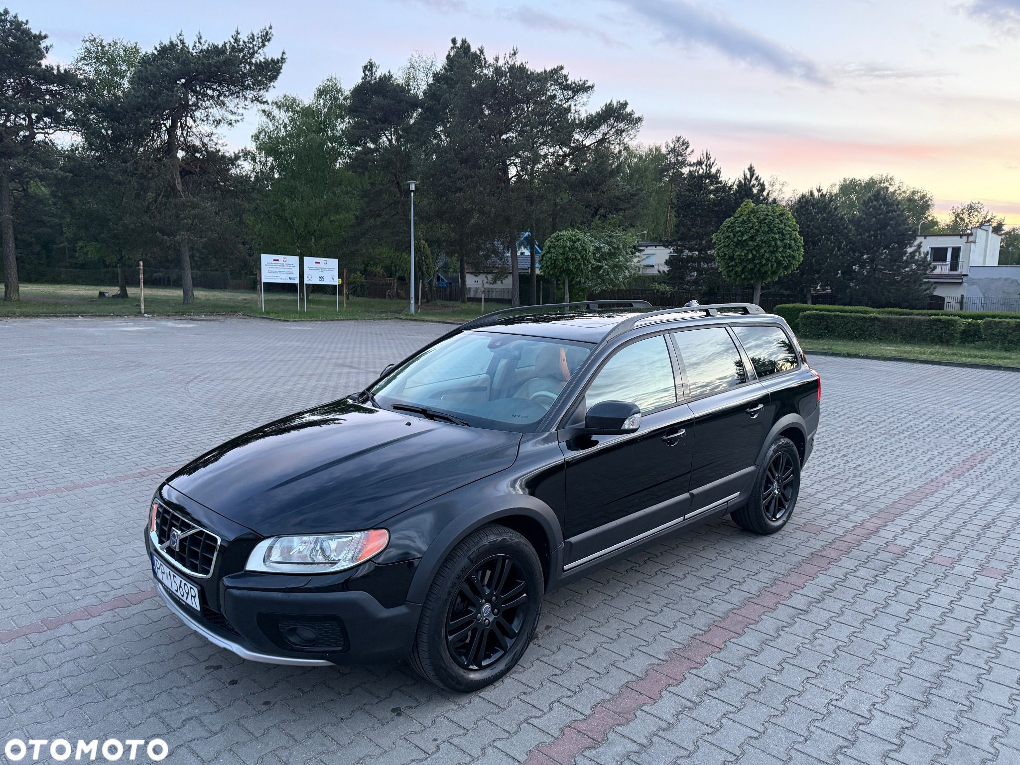 Volvo XC 70 3.2 AWD Momentum - 1