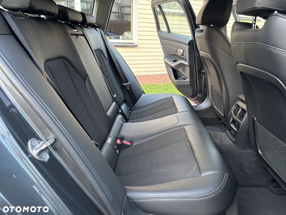 BMW Seria 3 318i Business Edition sport - 27