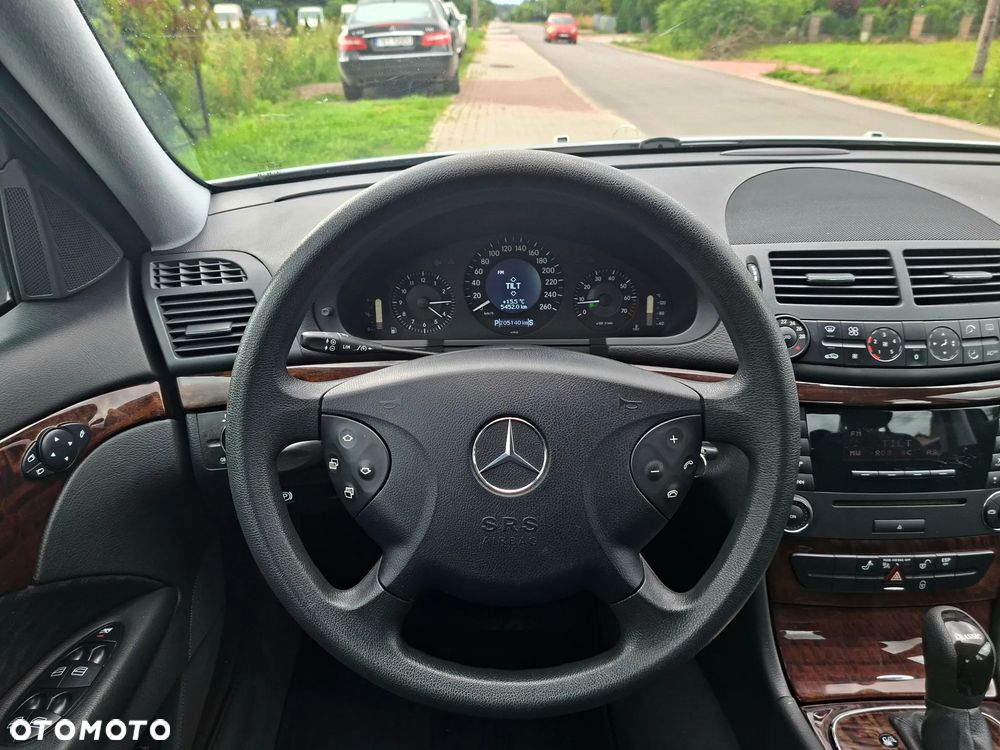 Mercedes-Benz Klasa E 200 Kompressor Automatik Classic - 24