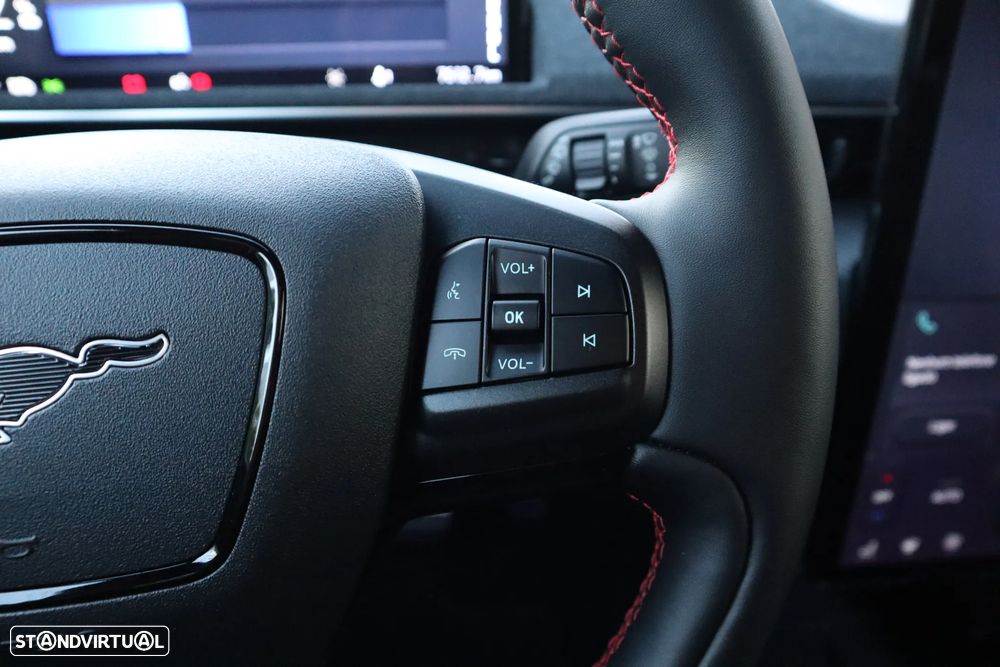 Ford Mustang Mach-E 75.7 kWh Premium AWD - 37