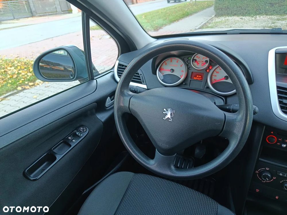Peugeot 207 - 33