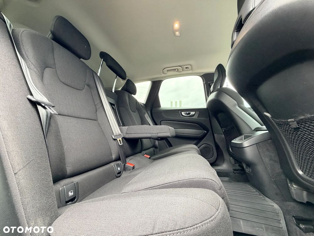 Volvo XC 60 B4 D AWD Momentum Pro - 17