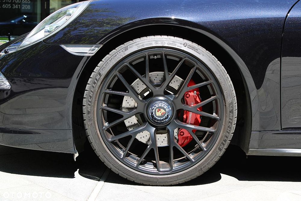 Porsche 911 Carrera 4 GTS PDK - 10
