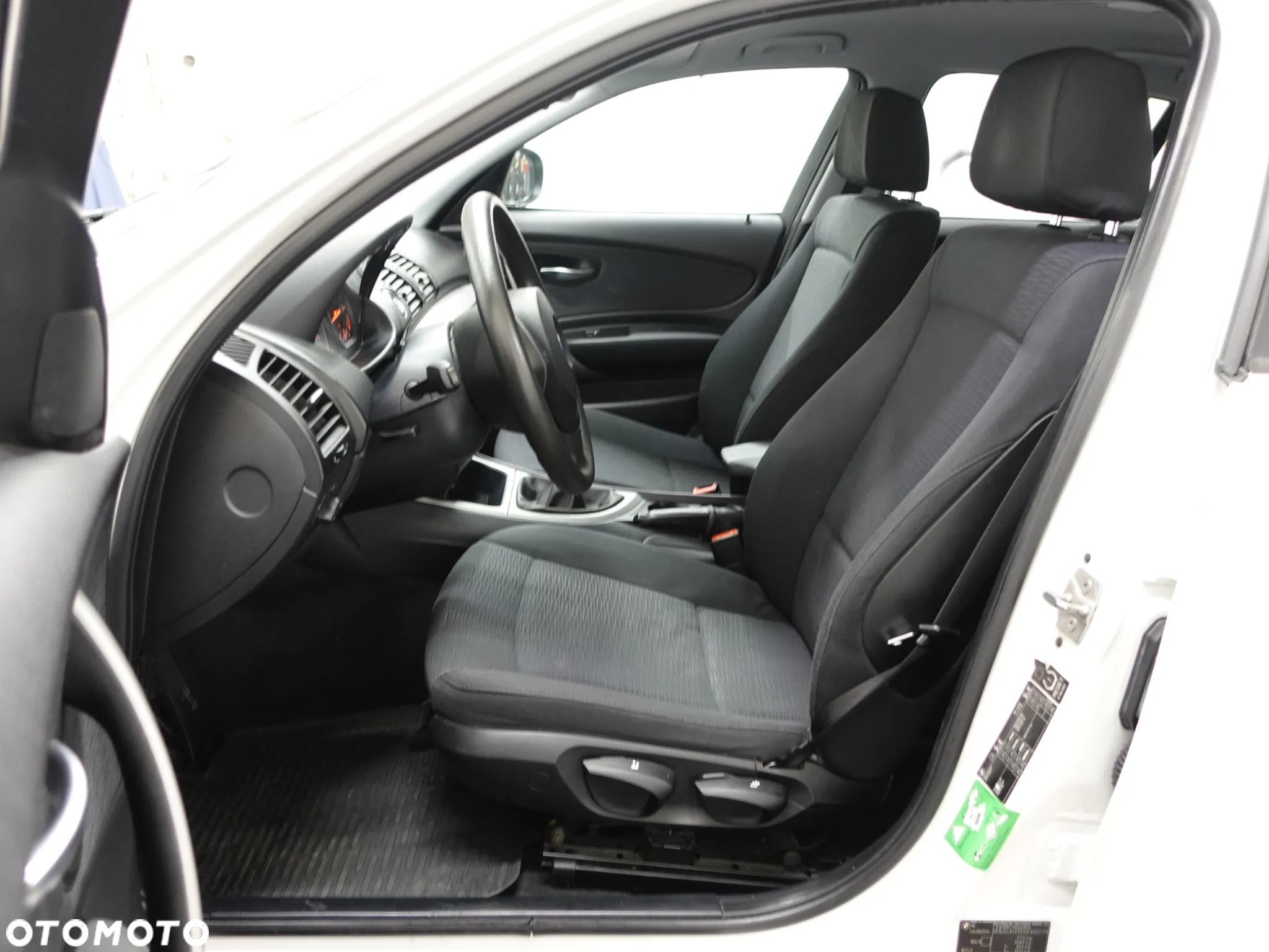 BMW Seria 1 116i - 22