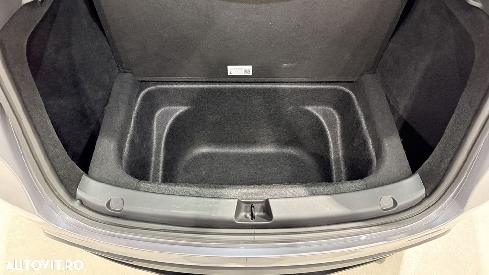 Tesla Model Y Performance Dual Motor AWD - 23