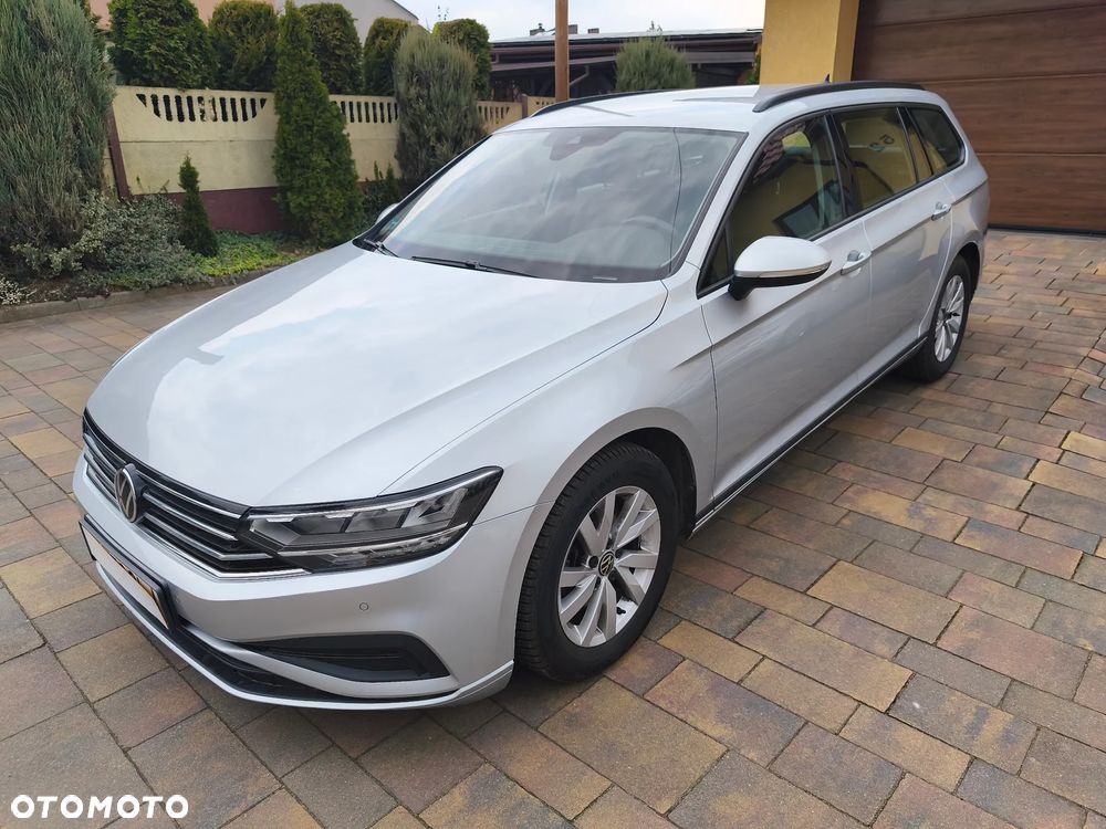 Volkswagen Passat - 1