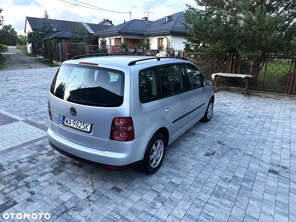 Volkswagen Touran - 5
