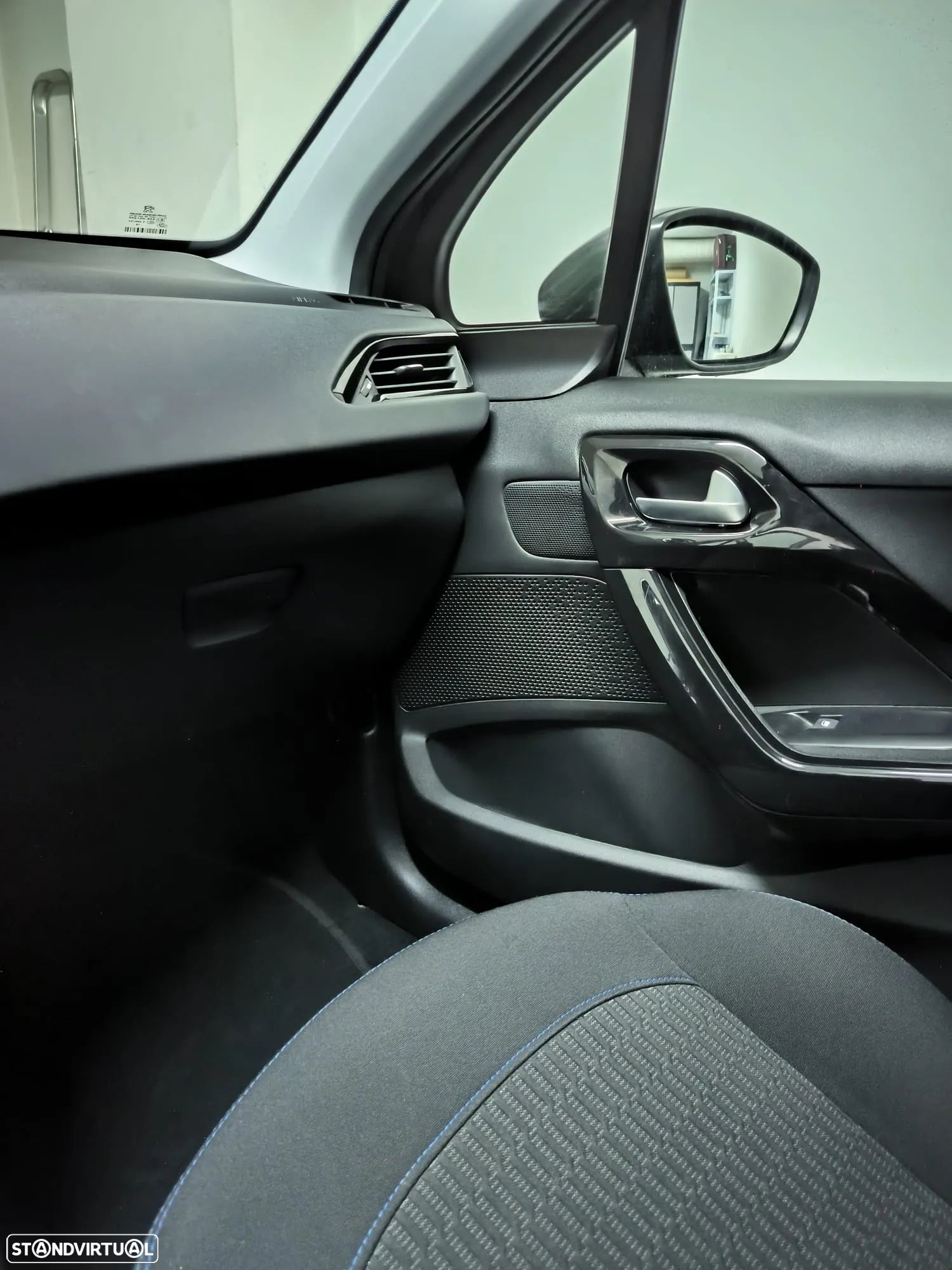 Peugeot 208 1.2 PureTech Signature - 8