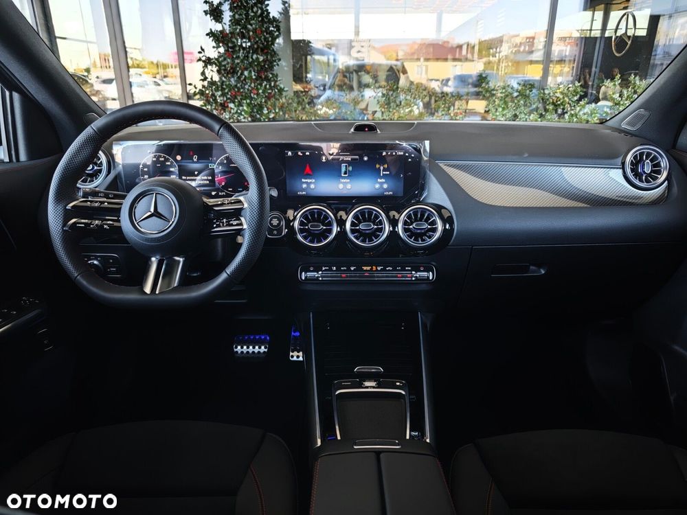 Mercedes-Benz GLA - 16