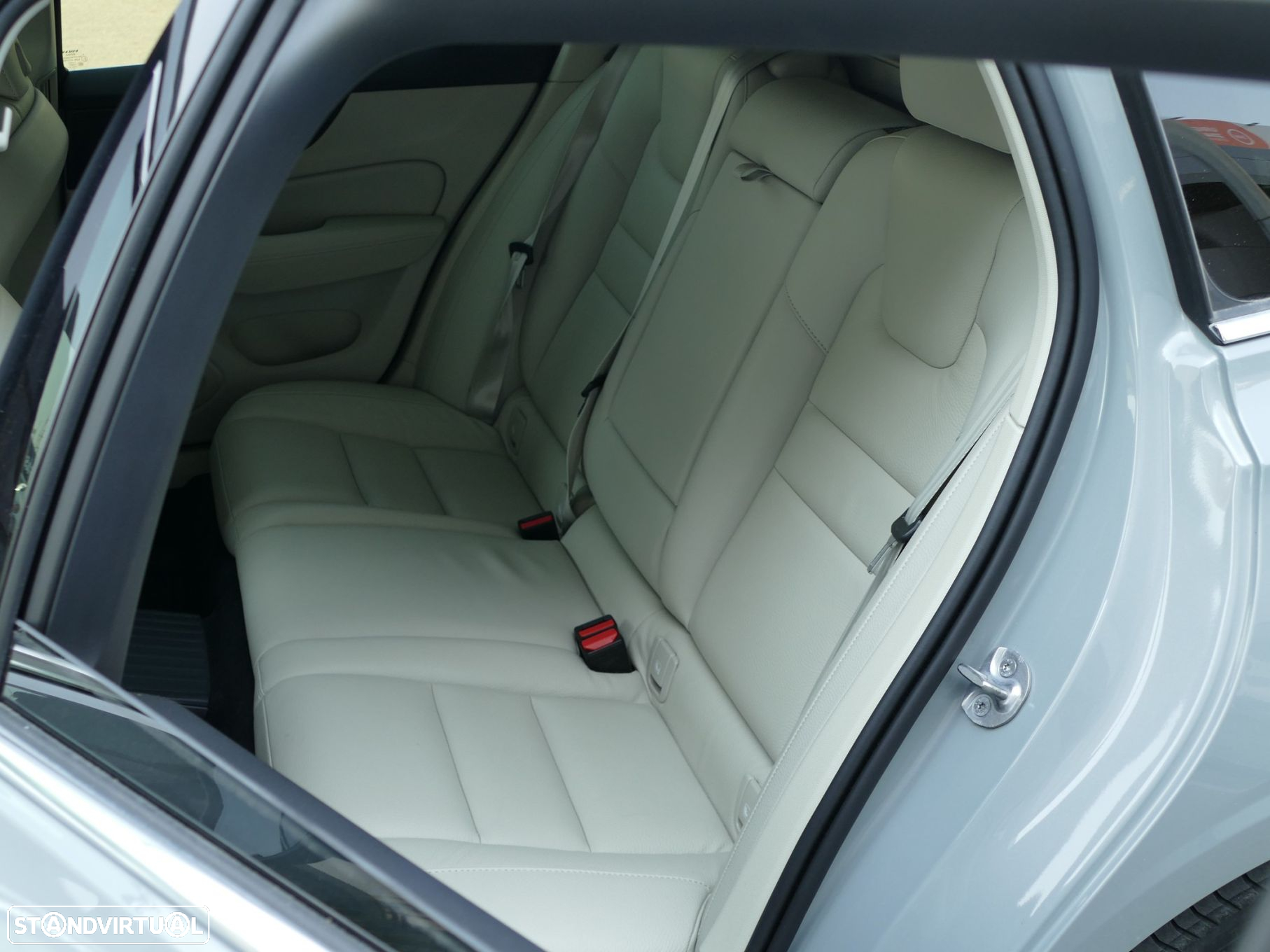 Volvo V60 2.0 T6 AWD TE Core - 29