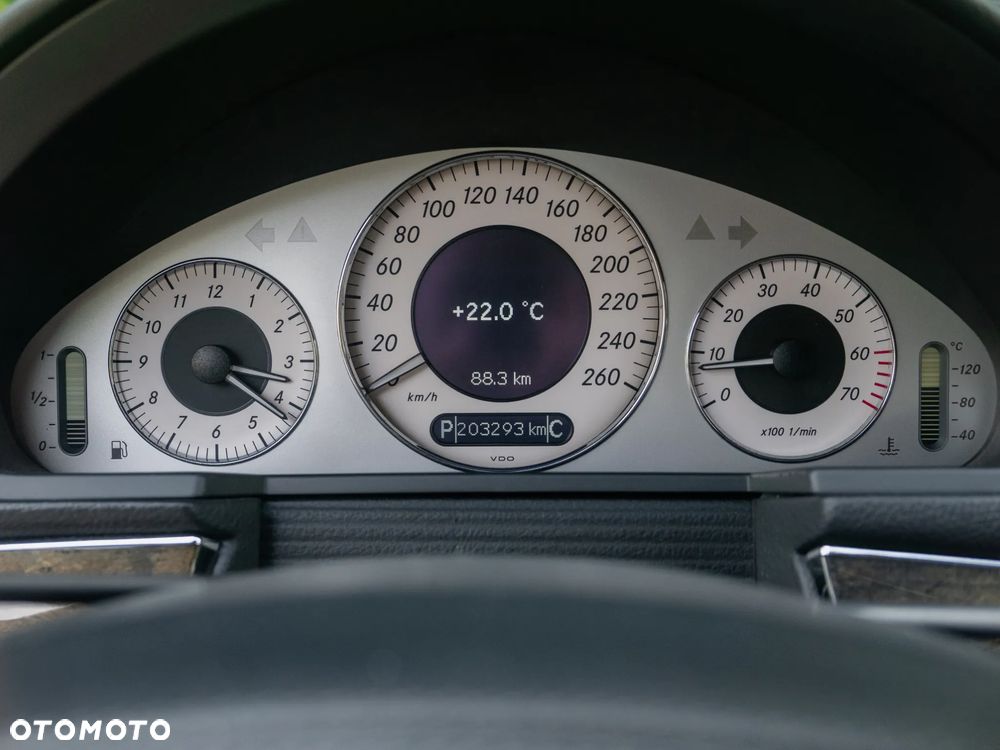 Mercedes-Benz Klasa E 500 4-Matic T Avantgarde - 23
