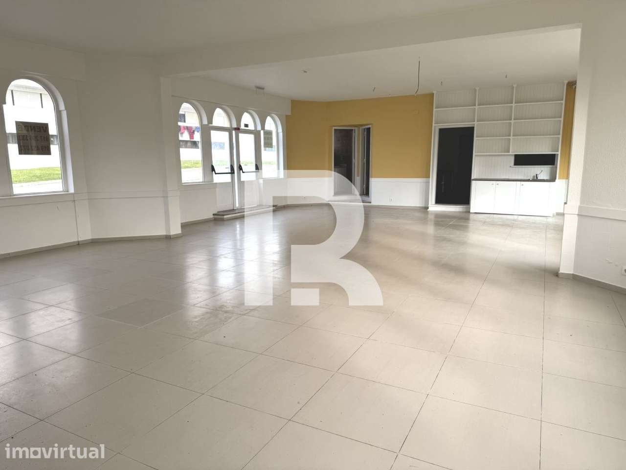 Restaurante / Bar na Praia das Maçãs, Sintra - Grande imagem: 2/14