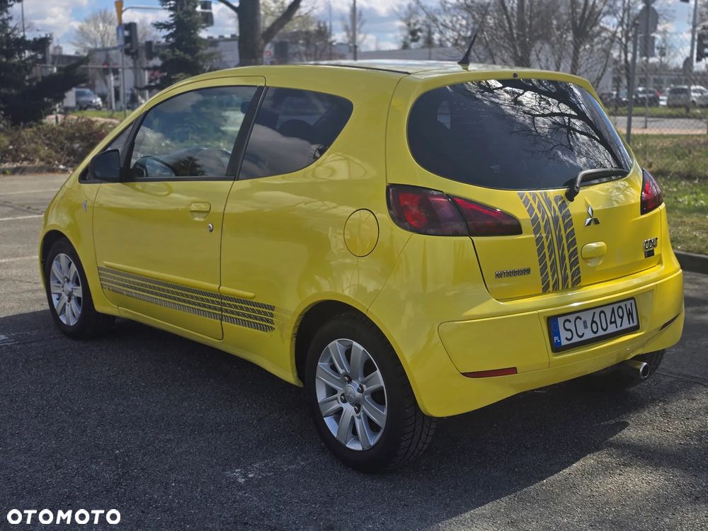 Mitsubishi Colt - 8