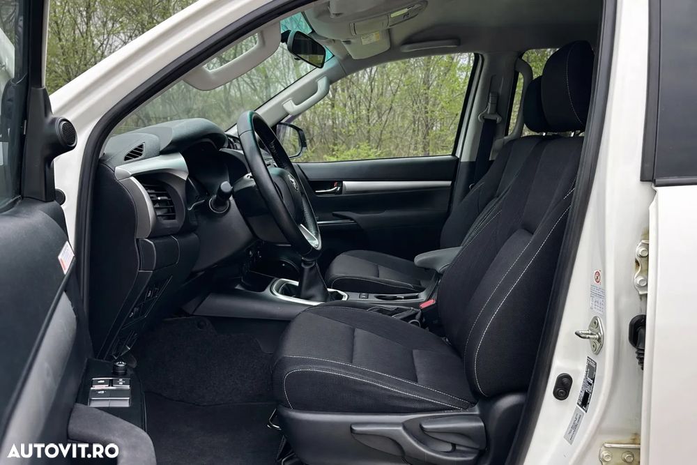 Toyota Hilux 4x4 Double Cab M/T Invincible - 6