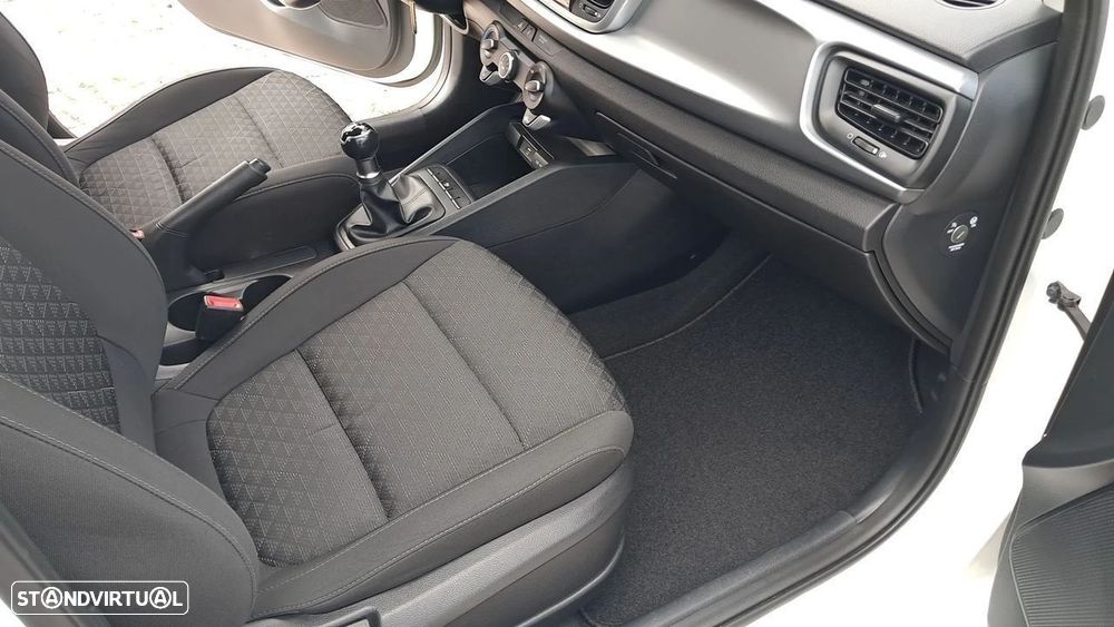 Kia Rio 1.2 CVVT Dynamic - 27