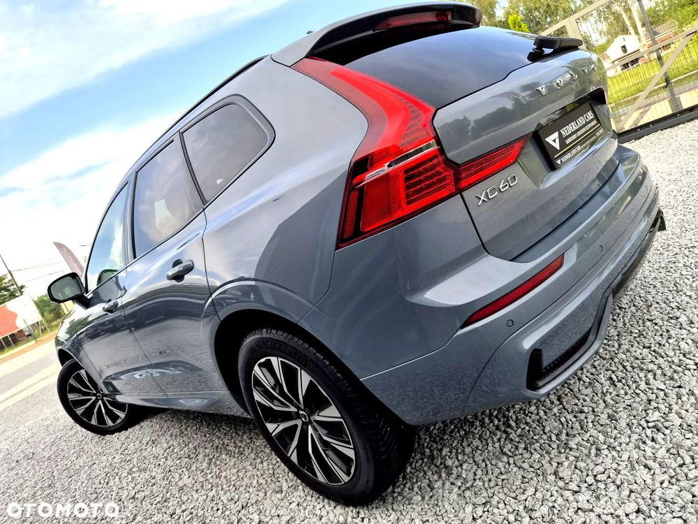 Volvo XC 60 B4 D AWD Plus Dark - 39