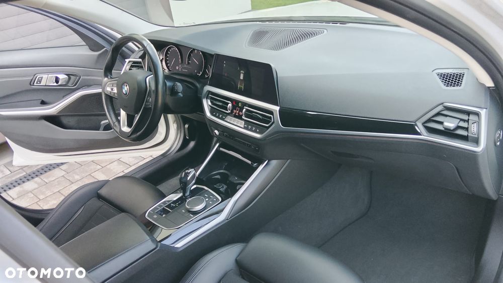 BMW Seria 3 320d Sport Line - 11