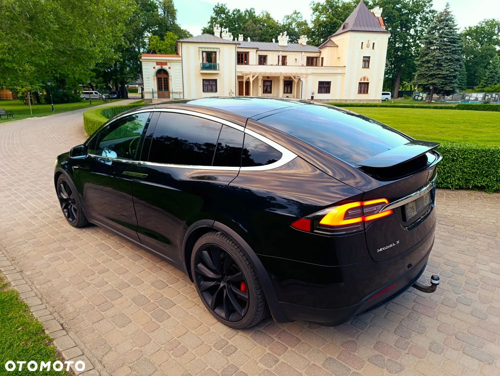 Tesla Model X - 2