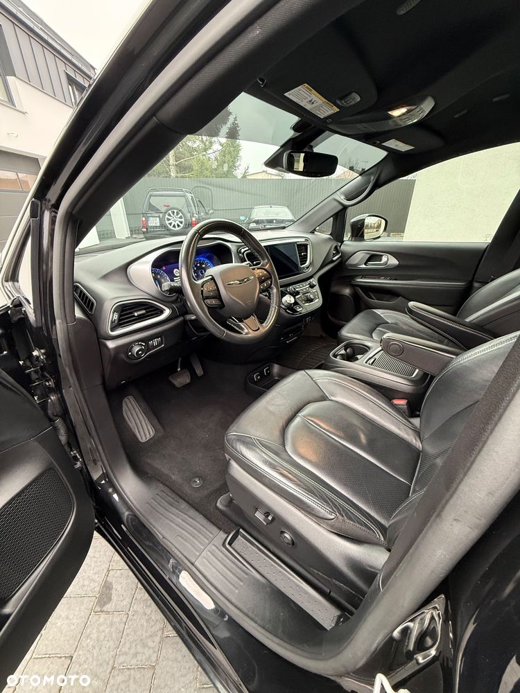 Chrysler Pacifica - 17