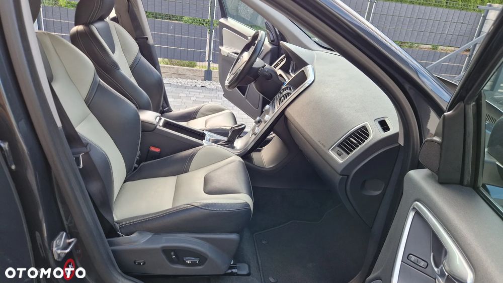 Volvo XC 60 D5 AWD Summum - 17