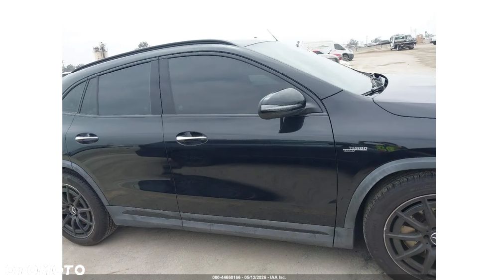Mercedes-Benz GLA - 4