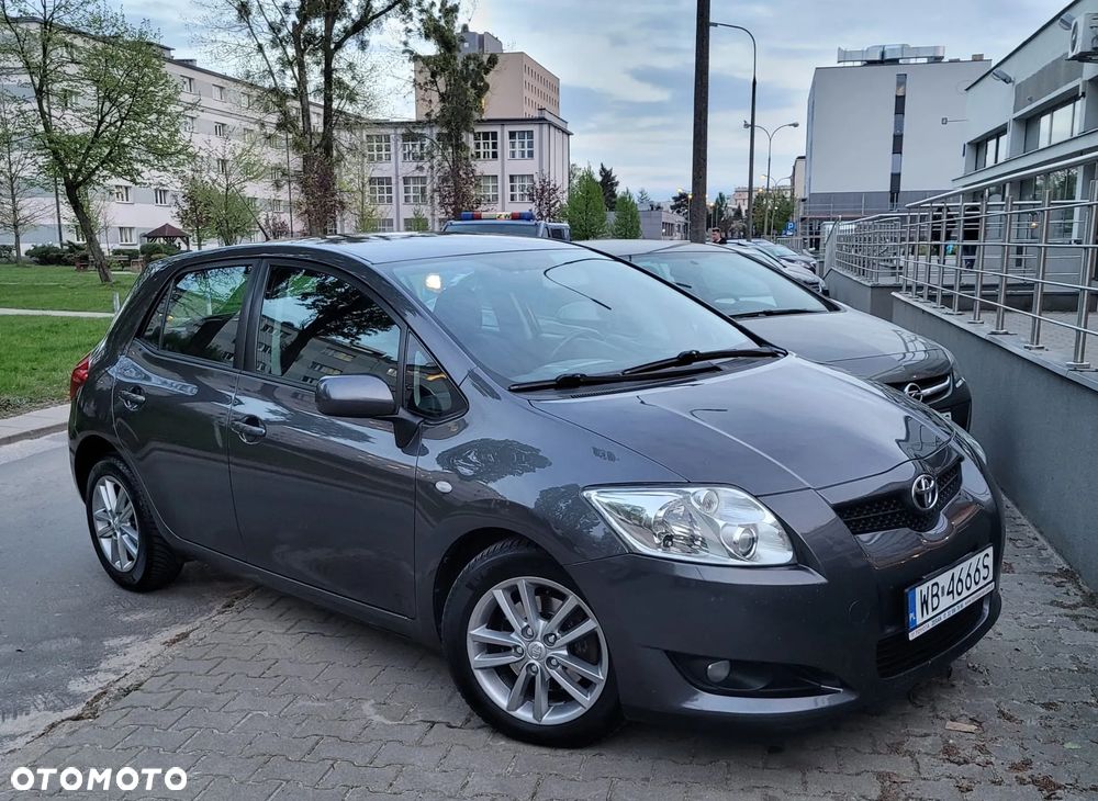Toyota Auris - 1