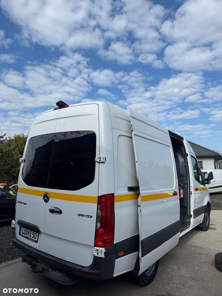 Mercedes-Benz Sprinter - 9