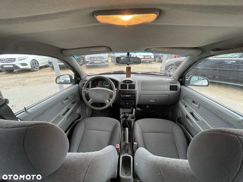Kia Rio 2003 photo 5