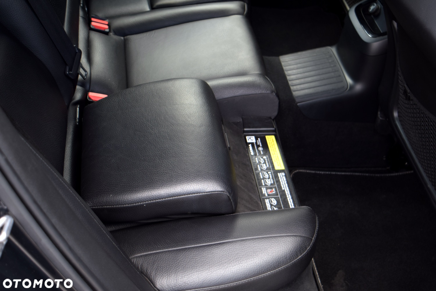 Volvo V90 T8 AWD Plug-In Hybrid Momentum Pro - 23
