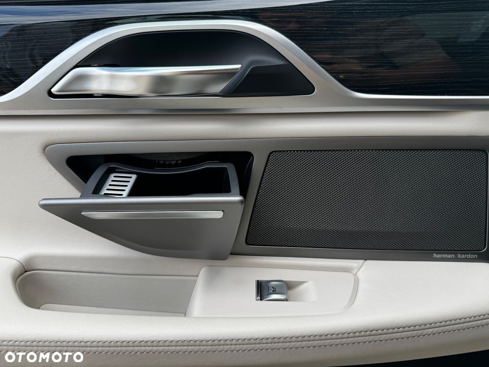 BMW Seria 7 740d xDrive - 31