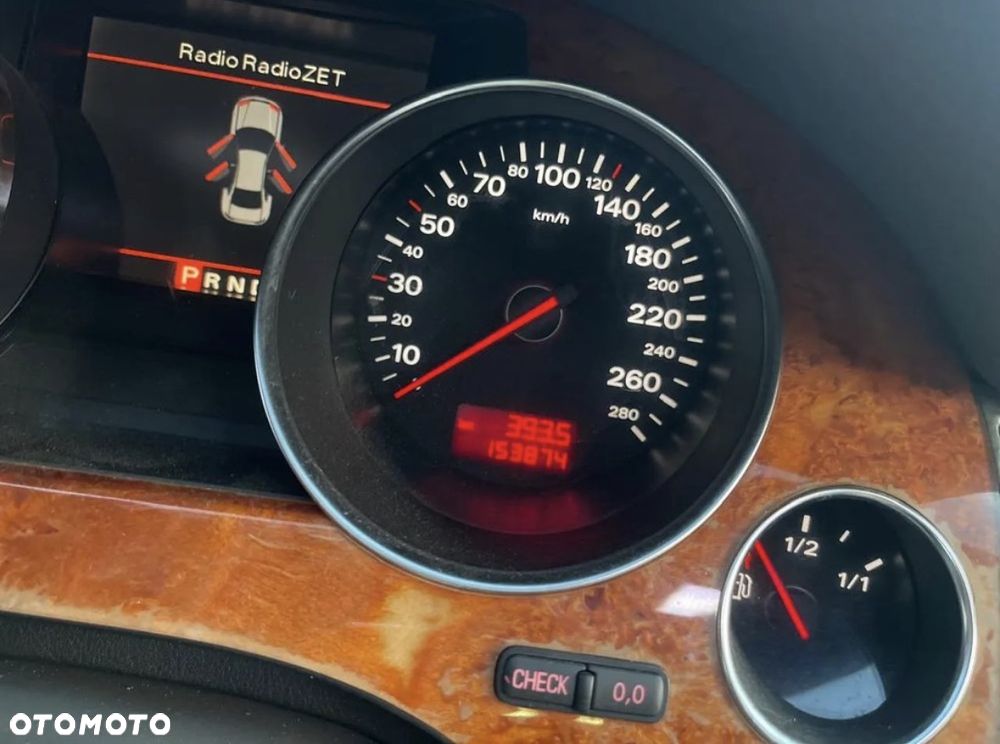 Audi A8 4.2 L Quattro - 14