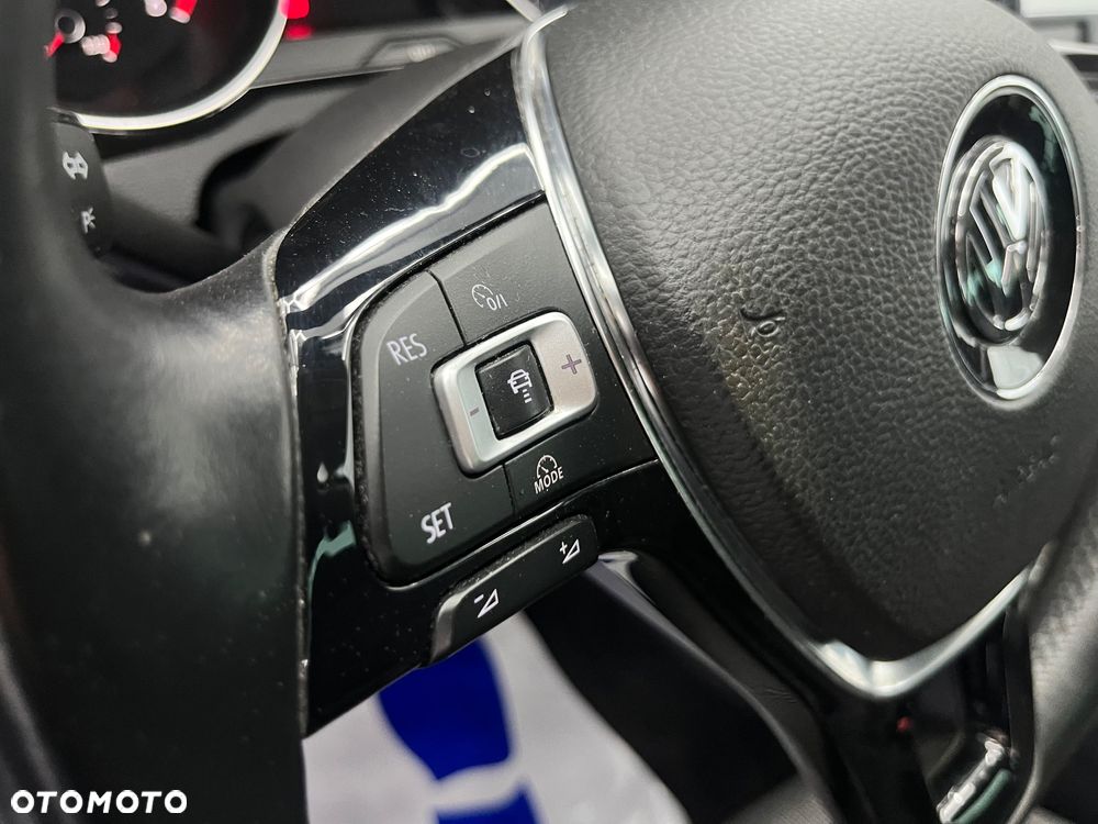 Volkswagen Passat - 23