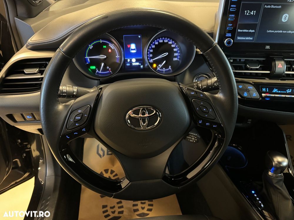 Toyota C-HR Hybrid Style Selection - 16