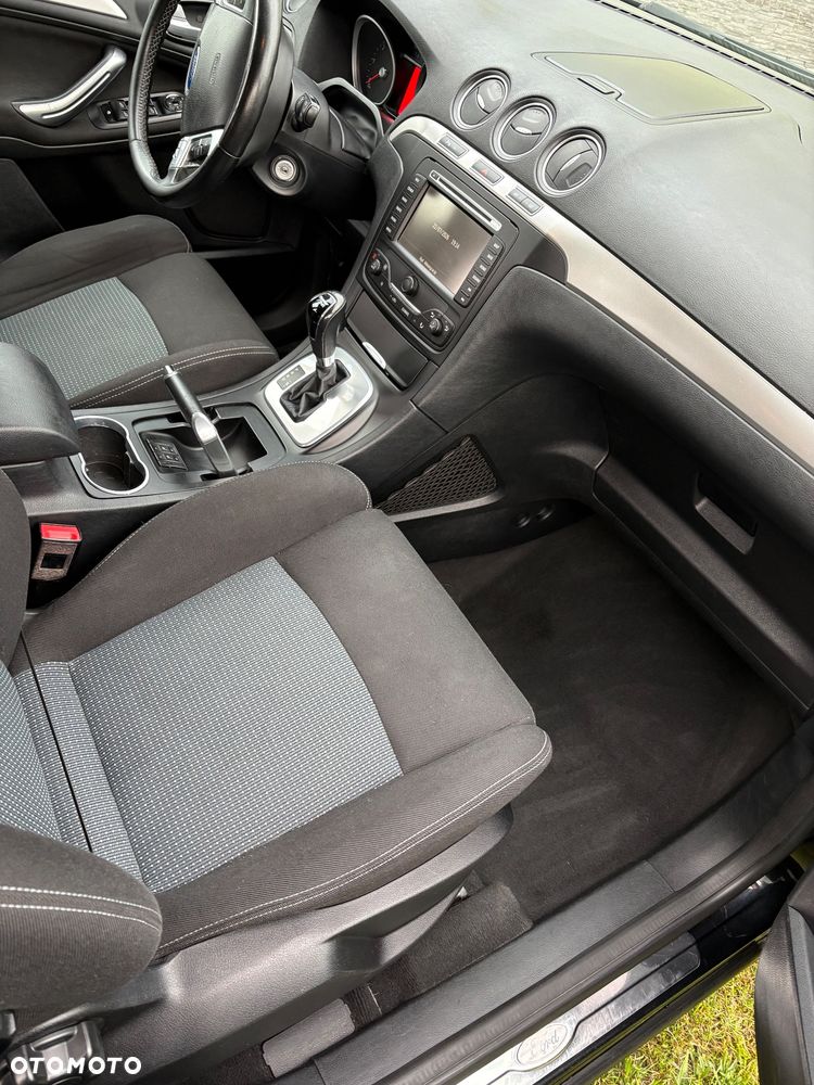 Ford S-Max - 17