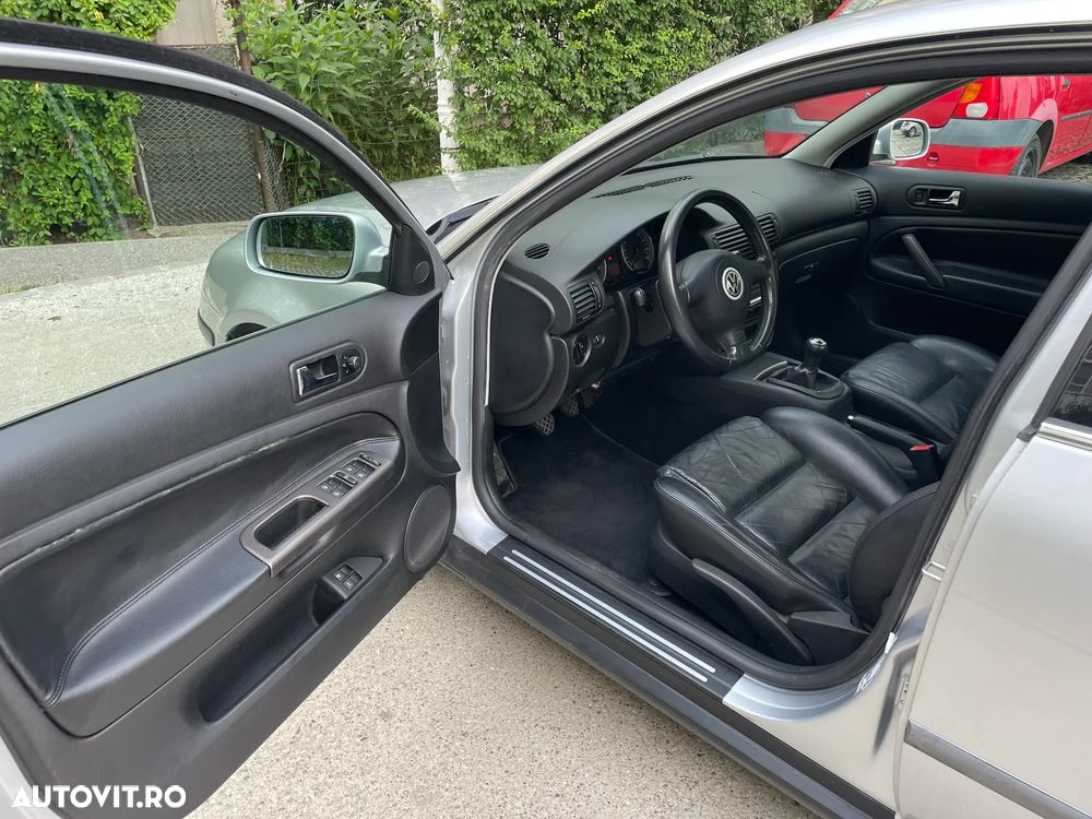 Volkswagen Passat 1.9 TDI Highline - 14