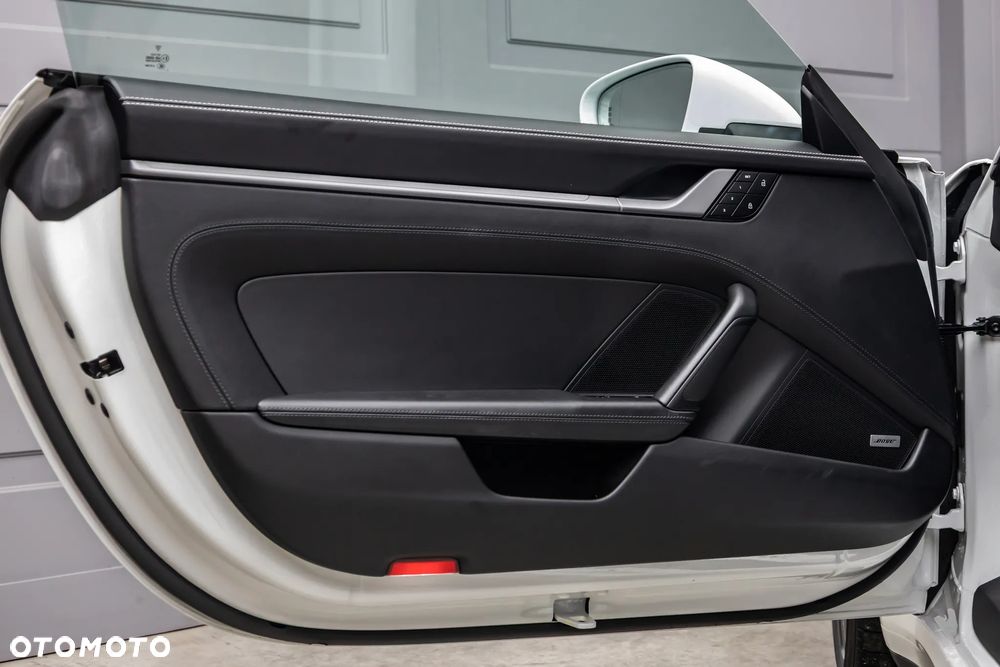 Porsche 911 Carrera 4 PDK - 16