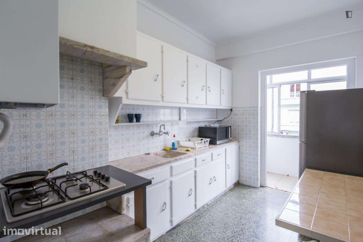 Quarto - localizado em Benfica Lisbon - Grande imagem: 5/13